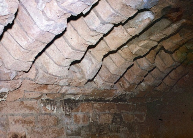 Потолок житомирских подземелий