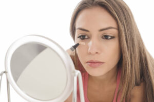 Як правильно користуватися консилером