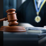 У Житомирі судитимуть вчителя за побиття учня — складена справа за ч. 1 ст. 126 КК