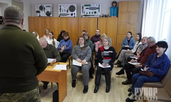 Держгеокадастр навчає працівників стрільбі та дронам у Житомирі