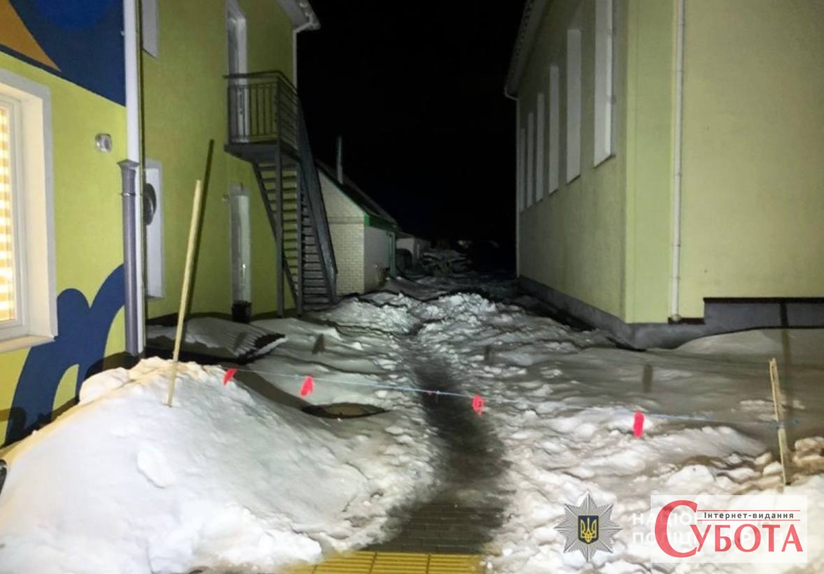 На Житомирщині снігова брила впала на дитину в дитсадку: поліція відкрила справу