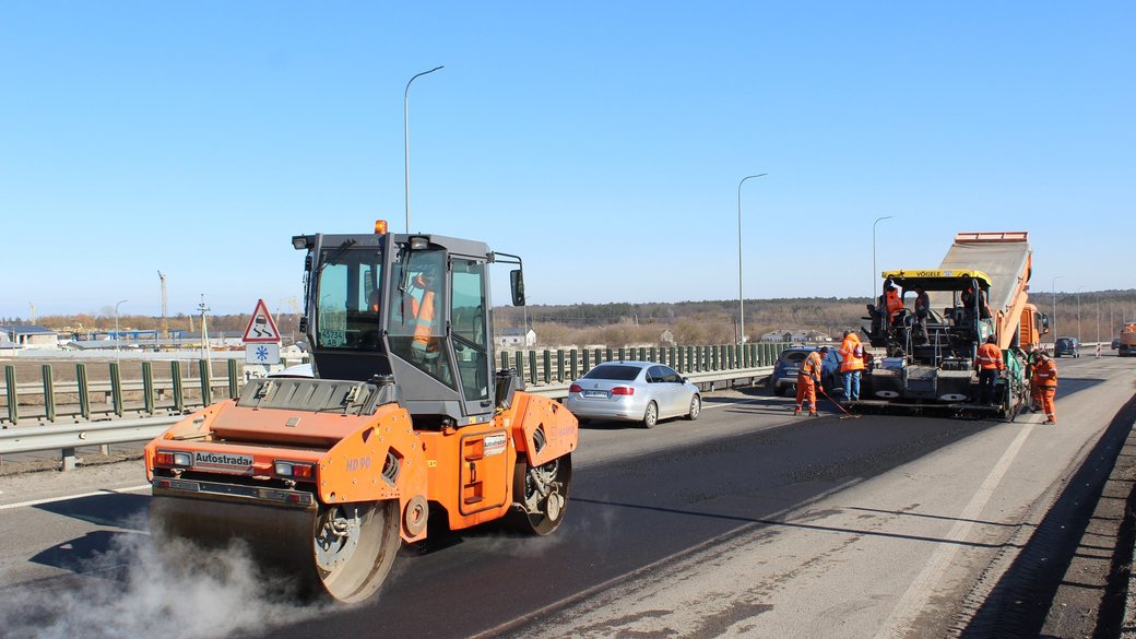 На чотирьох трасах Житомирщини ремонтують дорожне полотно