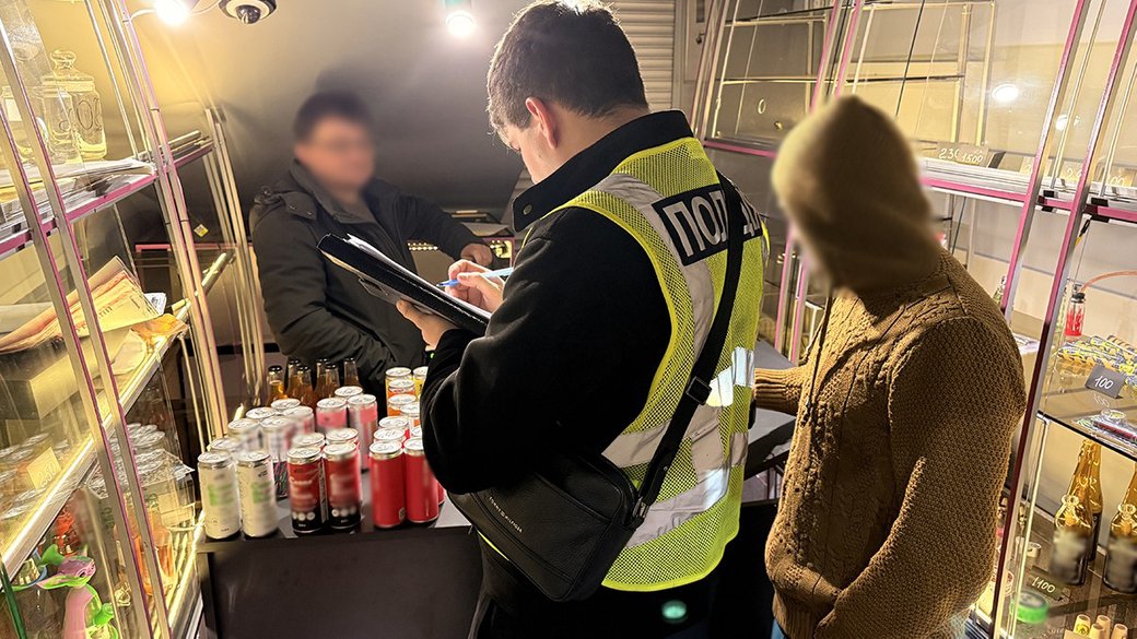 У Житомирі в кафе-шопах U420 та Chill44 провели обшуки: вилучили продукцію, яку перевіряють на вміст наркотичних речовин