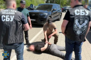 «Абонплата» за непризов: на Житомирщині викрили керівника обласного ТЦК на вимаганні коштів з підприємця
