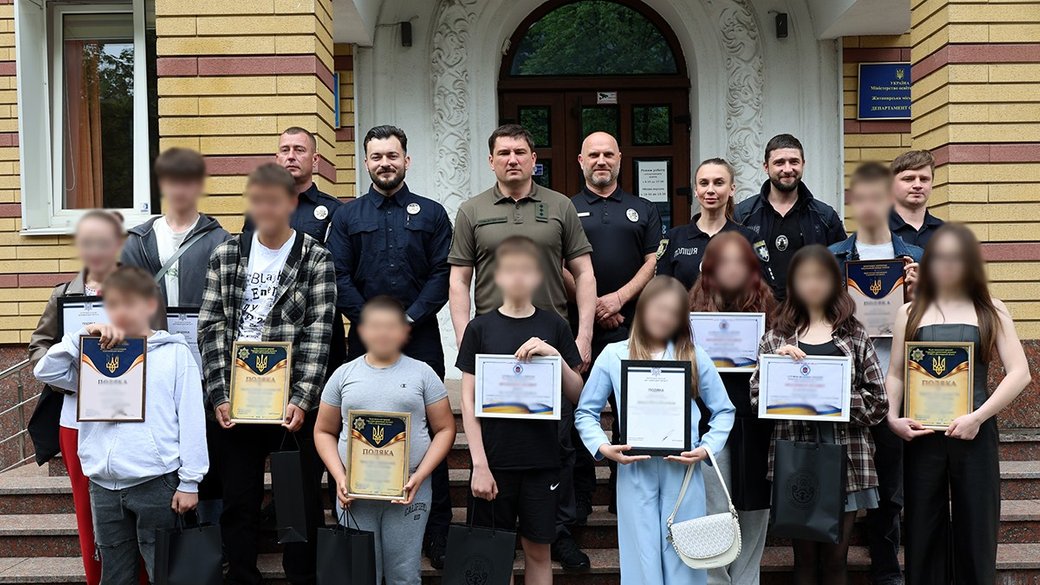 У Житомирі нагородили 13 школярів, які повідомили правоохоронцям про спроби вербування російськими спецслужбами