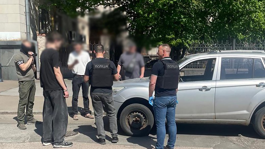 На Житомирщині правоохоронці затримали двох військових, яких підозрюють у незаконному переправленні чоловіків за кордон
