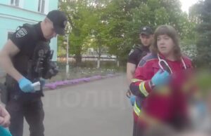 Патрульні затримали нападника у Житомирі, який порізав двох людей ножем