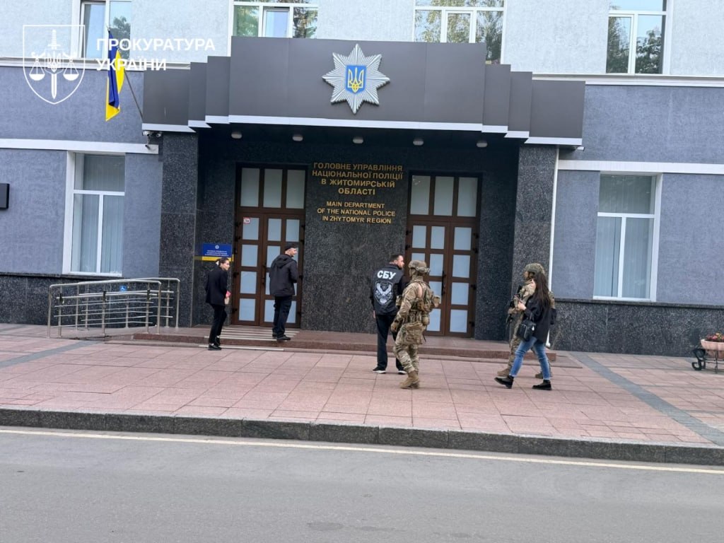 Хабарі за забезпечення роботи "порноофісів": посадовцям Нацполіції низки регіонів повідомлено про підозри